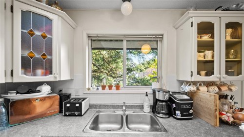 3855 Haro Rd, Saanich, BC 