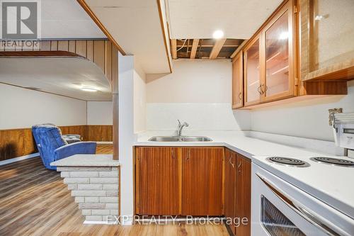 27 Palermo Crescent W, Guelph, ON - Indoor Photo Showing Kitchen With Double Sink