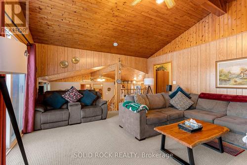 14 Lower Lake Lane, Frontenac (Frontenac South), ON - Indoor Photo Showing Living Room