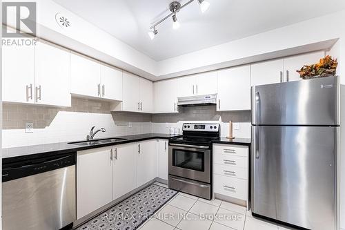 B02 - 26 Bruce Street, Vaughan, ON - Indoor Photo Showing Kitchen With Double Sink