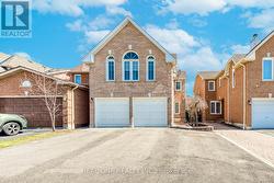 826 WINTERTON WAY  Mississauga, ON L5V 2A5
