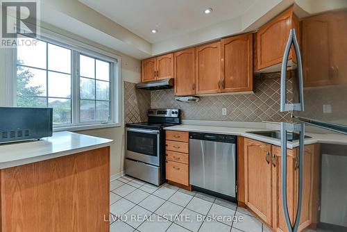 46 Weather Vane Lane, Brampton, ON - Indoor Photo Showing Kitchen