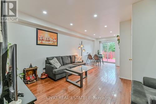 46 Weather Vane Lane, Brampton, ON - Indoor Photo Showing Living Room