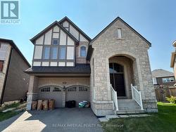 131 BEAVERIDGE AVENUE  Oakville, ON L6H 7C4