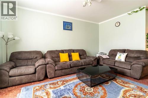 562 Dougall, Windsor, ON - Indoor Photo Showing Living Room