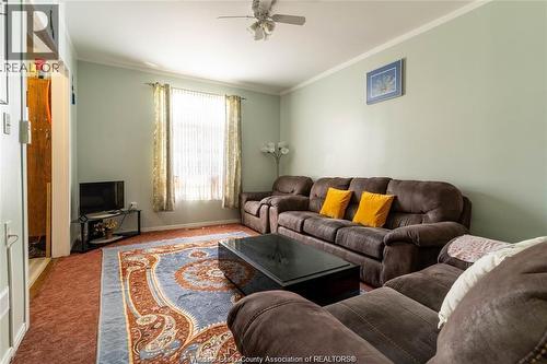 562 Dougall, Windsor, ON - Indoor Photo Showing Living Room