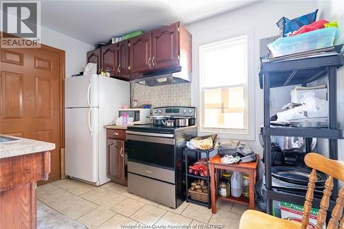 562 Dougall, Windsor, ON - Indoor Photo Showing Kitchen