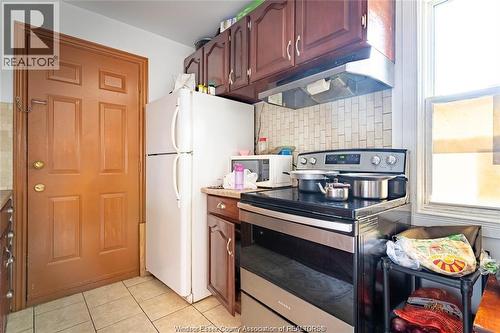562 Dougall, Windsor, ON - Indoor Photo Showing Kitchen