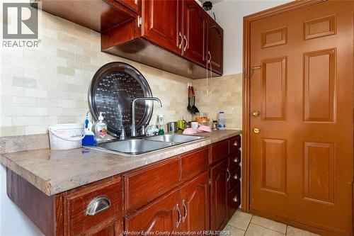 562 Dougall, Windsor, ON - Indoor Photo Showing Kitchen With Double Sink