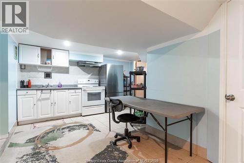 562 Dougall, Windsor, ON - Indoor Photo Showing Kitchen