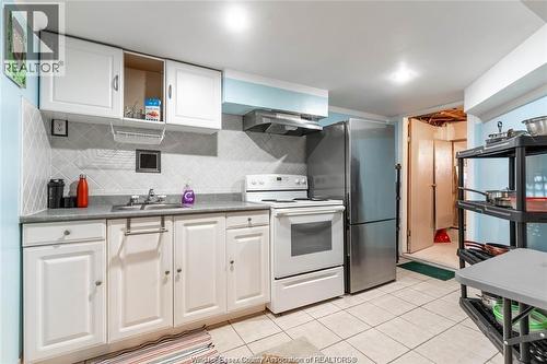 562 Dougall, Windsor, ON - Indoor Photo Showing Kitchen