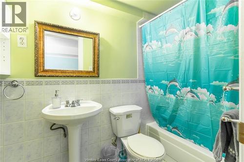 562 Dougall, Windsor, ON - Indoor Photo Showing Bathroom