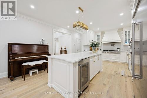 49 Pearson Avenue, Richmond Hill, ON - Indoor Photo Showing Kitchen With Upgraded Kitchen