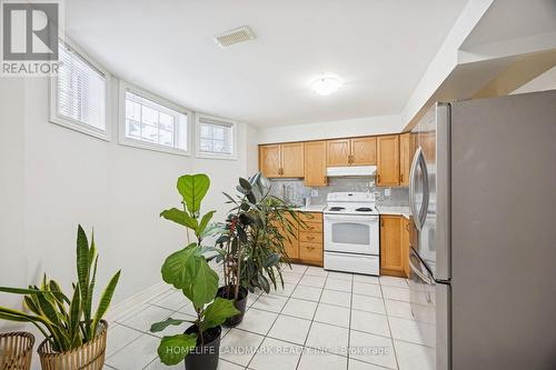 49 Pearson Avenue, Richmond Hill, ON - Indoor Photo Showing Kitchen