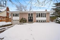 407 CANTERBURY Crescent  Oakville, ON L6J 5K8