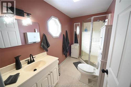 333 King Street North, Highgate, ON - Indoor Photo Showing Bathroom