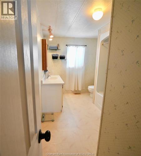333 King Street North, Highgate, ON - Indoor Photo Showing Bathroom