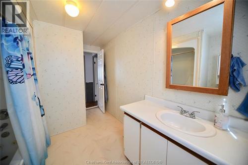 333 King Street North, Highgate, ON - Indoor Photo Showing Bathroom