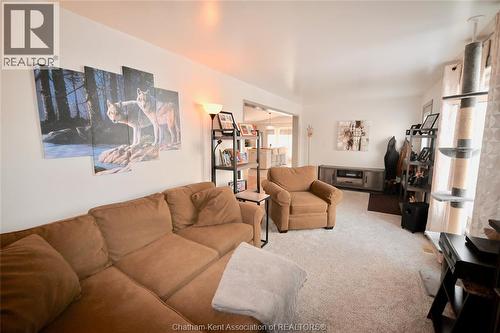 333 King Street North, Highgate, ON - Indoor Photo Showing Living Room