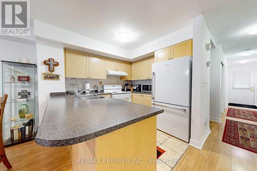 17 - 55 Cedarcroft Boulevard, Toronto, ON - Indoor Photo Showing Kitchen With Double Sink