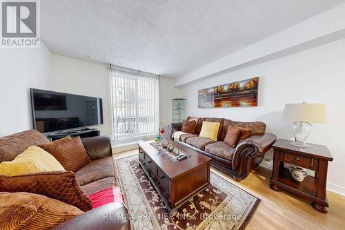 17 - 55 Cedarcroft Boulevard, Toronto, ON - Indoor Photo Showing Living Room
