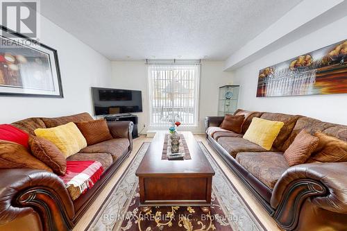 17 - 55 Cedarcroft Boulevard, Toronto, ON - Indoor Photo Showing Living Room