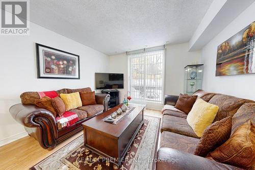 17 - 55 Cedarcroft Boulevard, Toronto, ON - Indoor Photo Showing Living Room