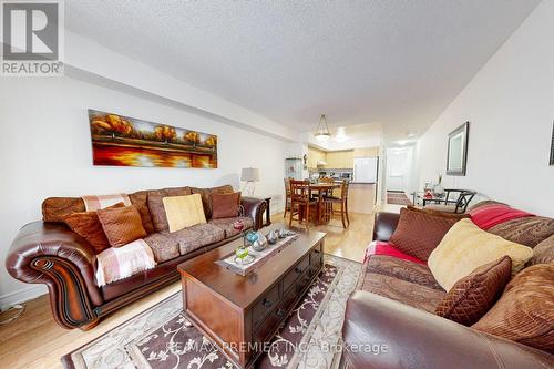 17 - 55 Cedarcroft Boulevard, Toronto, ON - Indoor Photo Showing Living Room