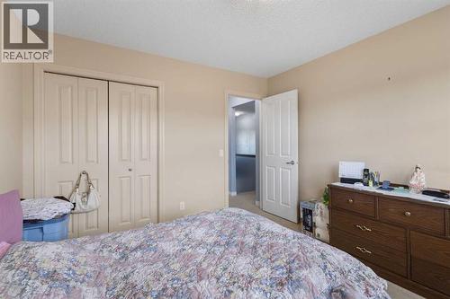 72 Rockyspring Circle Nw, Calgary, AB - Indoor Photo Showing Bedroom