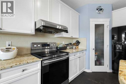 72 Rockyspring Circle Nw, Calgary, AB - Indoor Photo Showing Kitchen