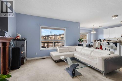 72 Rockyspring Circle Nw, Calgary, AB - Indoor Photo Showing Living Room