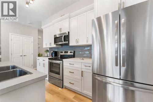 13 Walcrest Way Se, Calgary, AB - Indoor Photo Showing Kitchen
