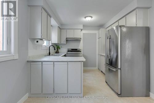 1210 Shagbark Crescent, Mississauga, ON - Indoor Photo Showing Kitchen