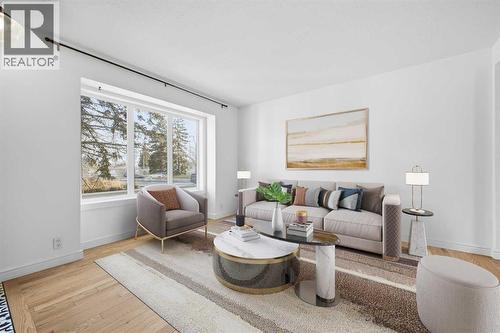 123 Killarney Glen Court Sw, Calgary, AB - Indoor Photo Showing Living Room