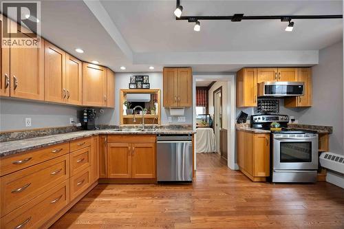 153 College Avenue North, Sarnia, ON - Indoor Photo Showing Kitchen