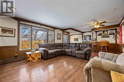 153 College Avenue North, Sarnia, ON - Indoor Photo Showing Living Room