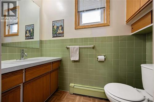 153 College Avenue North, Sarnia, ON - Indoor Photo Showing Bathroom