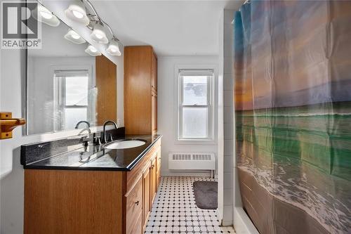153 College Avenue North, Sarnia, ON - Indoor Photo Showing Bathroom