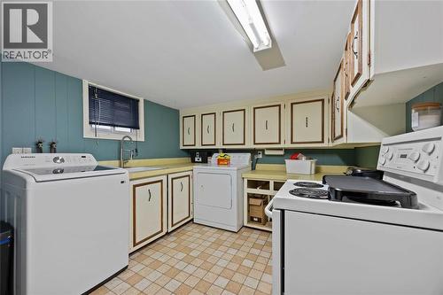 153 College Avenue North, Sarnia, ON - Indoor Photo Showing Laundry Room