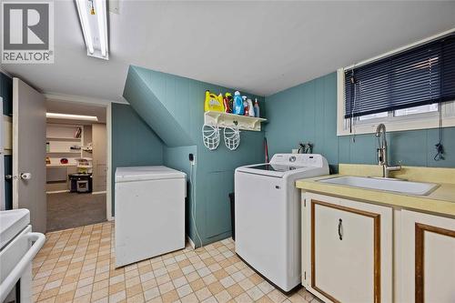 153 College Avenue North, Sarnia, ON - Indoor Photo Showing Laundry Room