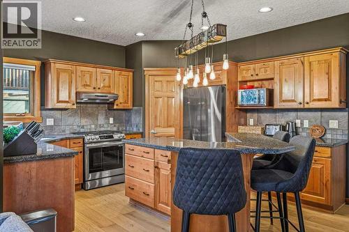 215 Miskow Close, Canmore, AB - Indoor Photo Showing Kitchen