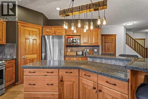 215 Miskow Close, Canmore, AB - Indoor Photo Showing Kitchen