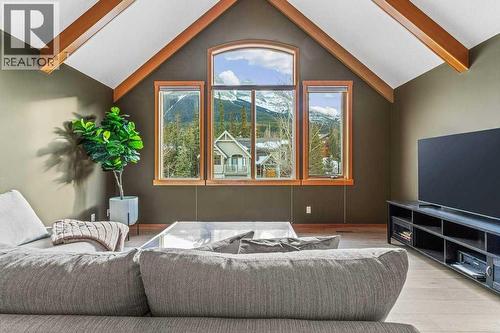 215 Miskow Close, Canmore, AB - Indoor Photo Showing Other Room