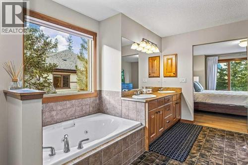 215 Miskow Close, Canmore, AB - Indoor Photo Showing Bathroom