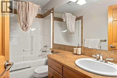 215 Miskow Close, Canmore, AB - Indoor Photo Showing Bathroom