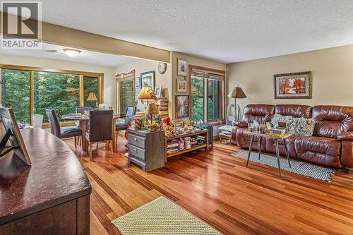 215 Miskow Close, Canmore, AB - Indoor Photo Showing Living Room