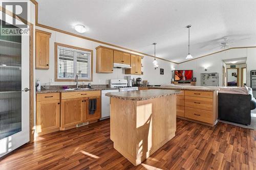 5004 Seasons Boulevard, Coaldale, AB - Indoor Photo Showing Kitchen