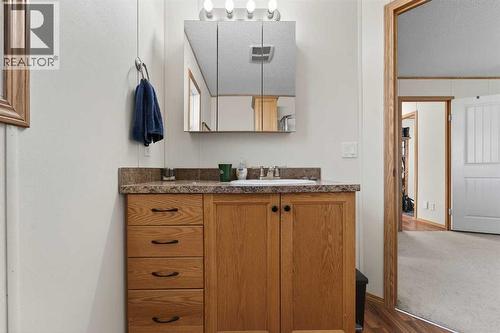 5004 Seasons Boulevard, Coaldale, AB - Indoor Photo Showing Other Room