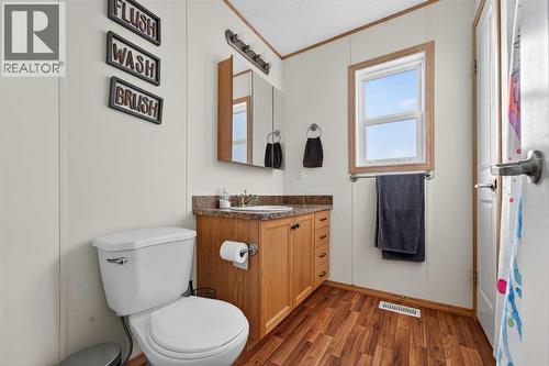 5004 Seasons Boulevard, Coaldale, AB - Indoor Photo Showing Bathroom
