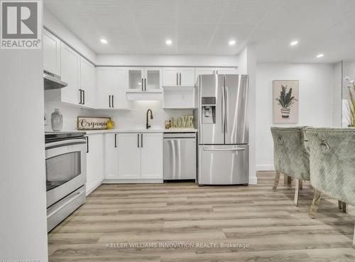 239 Red Clover Court, Kitchener, ON - Indoor Photo Showing Kitchen With Upgraded Kitchen